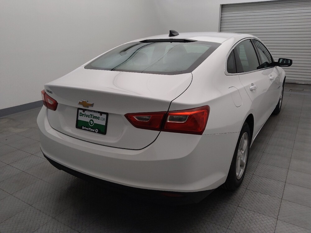 2017 Chevrolet Malibu in Live Oak, TX 78233 - 18096261 7