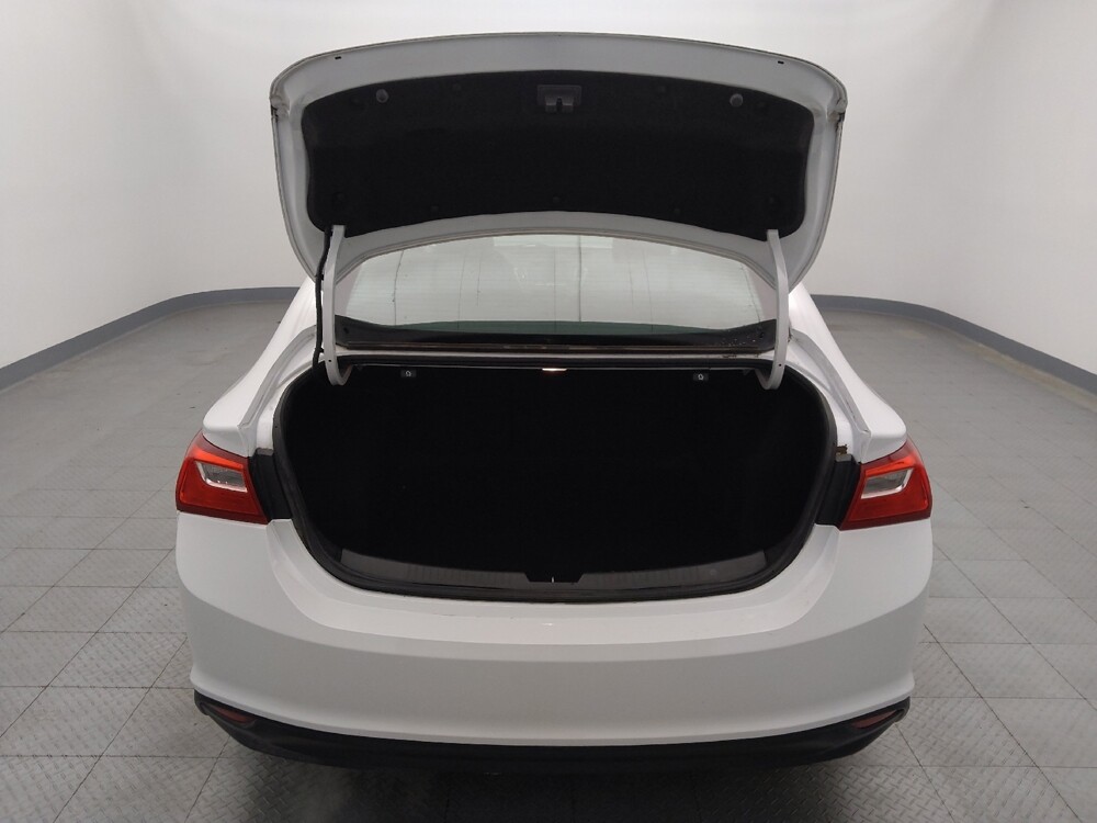 2017 Chevrolet Malibu in Live Oak, TX 78233 - 18096261 29