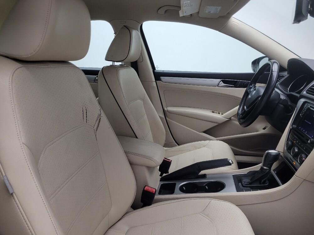 2019 Volkswagen Passat in Marietta, GA 30062 - 18096299 21