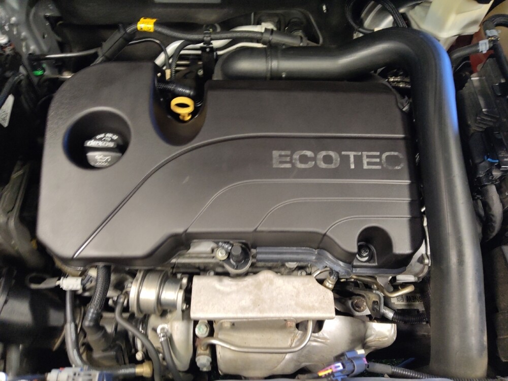 2018 Chevrolet Equinox in Glendale, AZ 85301 - 18096325 30