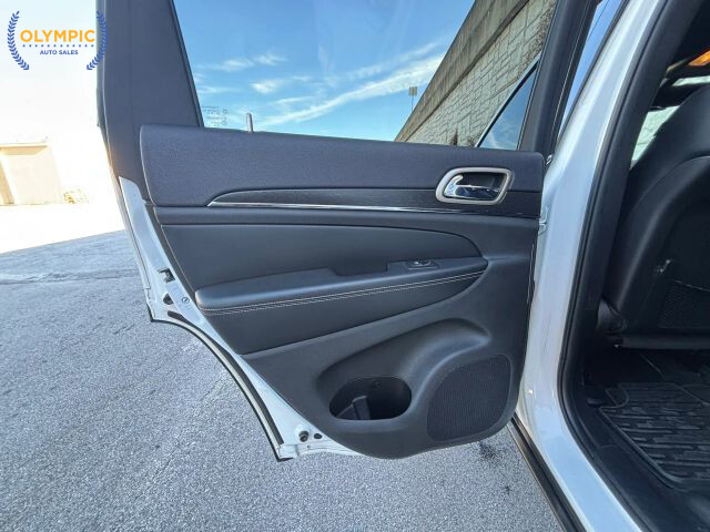 2015 Jeep Grand Cherokee in Decatur, GA 30032 - 18096328 43