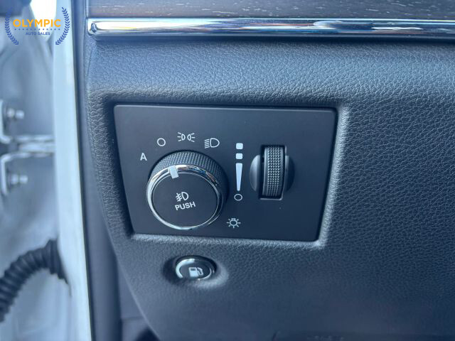 2015 Jeep Grand Cherokee in Decatur, GA 30032 - 18096328 32