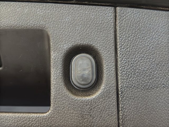 2017 GMC Yukon XL in Burlington, WI 53105 - 18096341 25