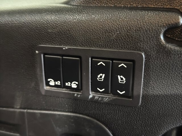 2017 GMC Yukon XL in Burlington, WI 53105 - 18096341 24