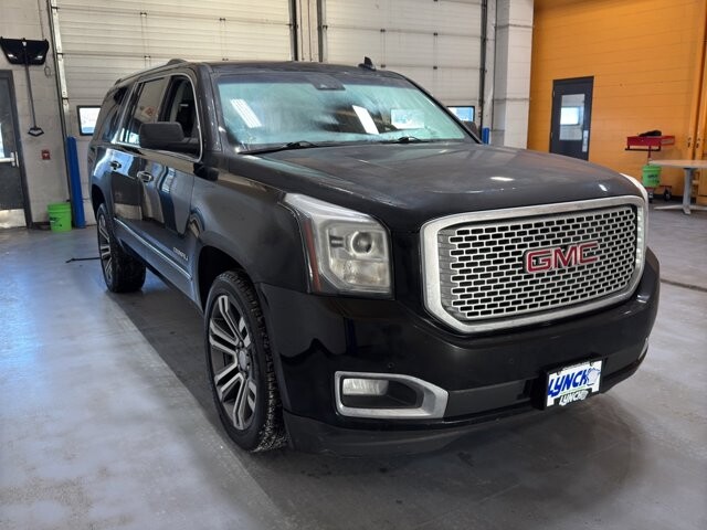 2017 GMC Yukon XL in Burlington, WI 53105 - 18096341 7