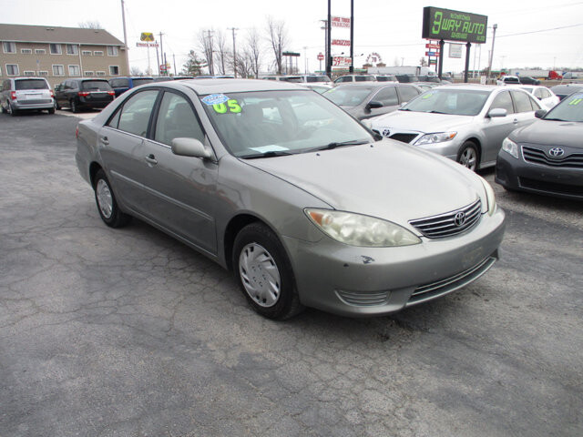 2005 Toyota Camry in Oak Grove, MO 64075 - 18096353 3