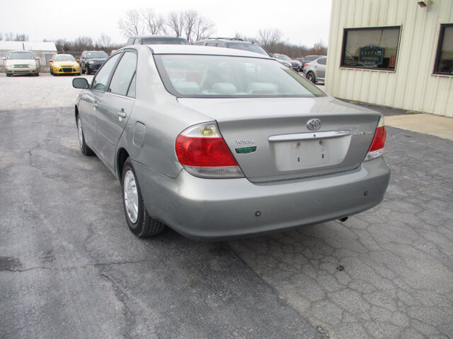 2005 Toyota Camry in Oak Grove, MO 64075 - 18096353 7
