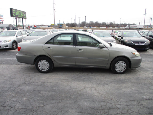 2005 Toyota Camry in Oak Grove, MO 64075 - 18096353 4