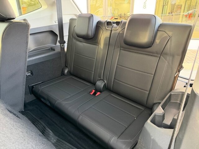 2018 Volkswagen Tiguan in Knoxville, TN 37920 - 18096354 15