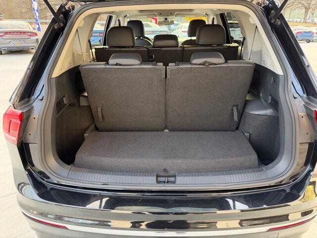 2018 Volkswagen Tiguan in Knoxville, TN 37920 - 18096354 8