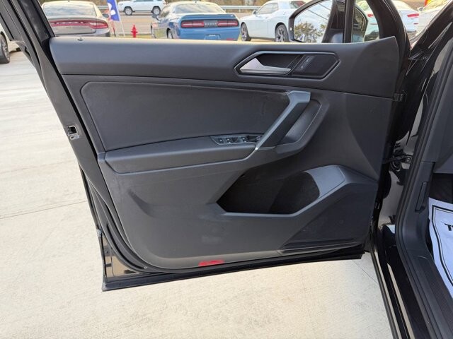 2018 Volkswagen Tiguan in Knoxville, TN 37920 - 18096354 6