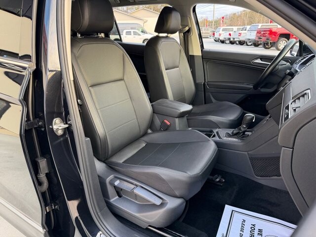 2018 Volkswagen Tiguan in Knoxville, TN 37920 - 18096354 17