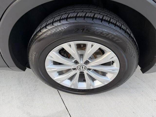 2018 Volkswagen Tiguan in Knoxville, TN 37920 - 18096354 28