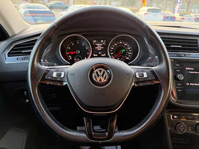 2018 Volkswagen Tiguan in Knoxville, TN 37920 - 18096354 18