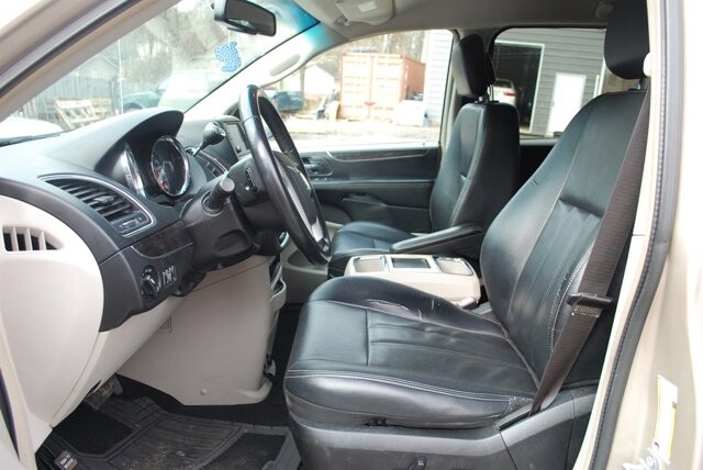 2015 Chrysler Town & Country in Birmingham, AL 35215 - 18096355 26