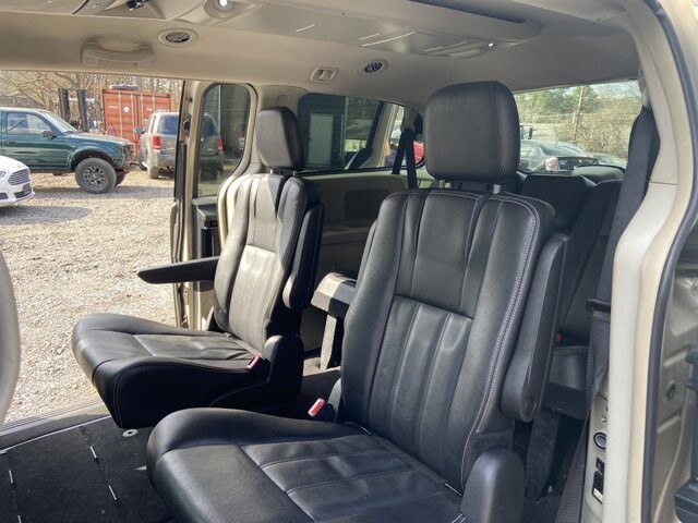 2015 Chrysler Town & Country in Birmingham, AL 35215 - 18096355 39