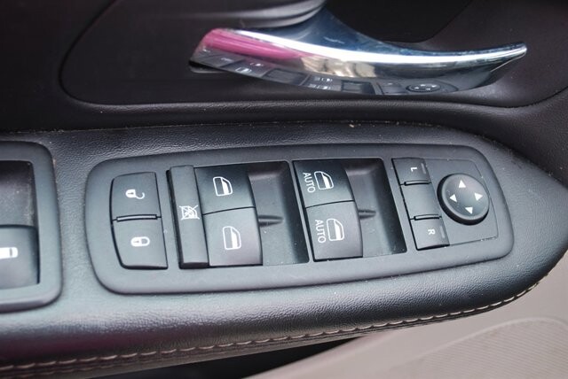 2015 Chrysler Town & Country in Birmingham, AL 35215 - 18096355 17