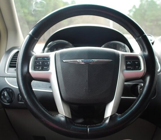 2015 Chrysler Town & Country in Birmingham, AL 35215 - 18096355 10