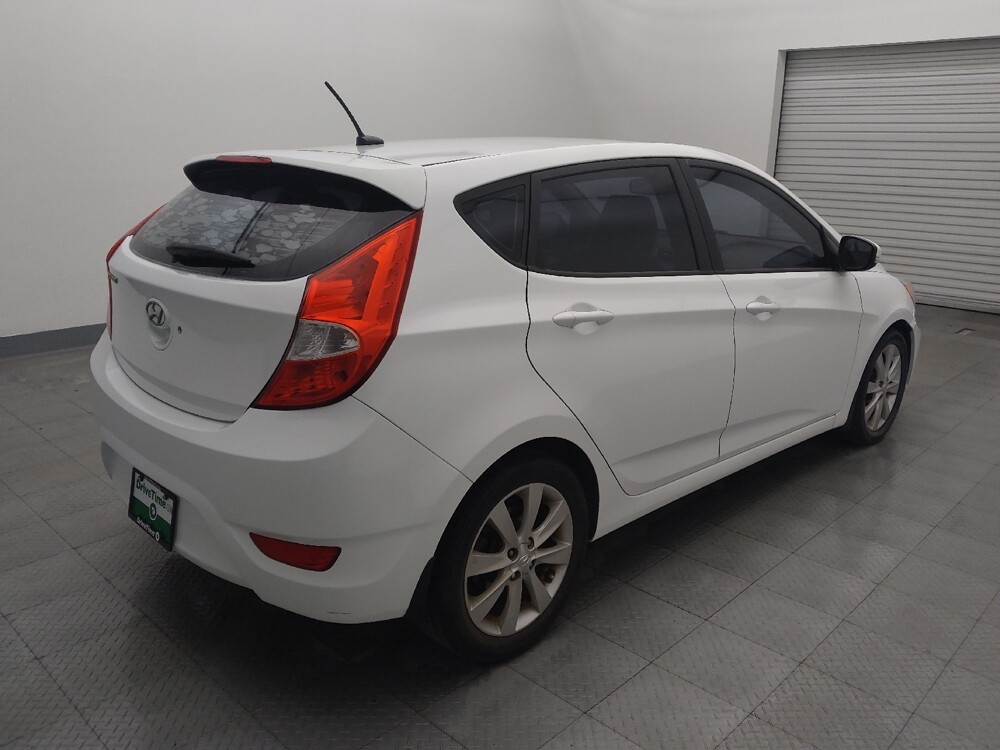 2014 Hyundai Accent in Houston, TX 77074 - 18096407 9