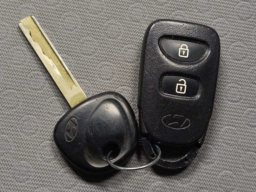 2014 Hyundai Accent in Houston, TX 77074 - 18096407 32