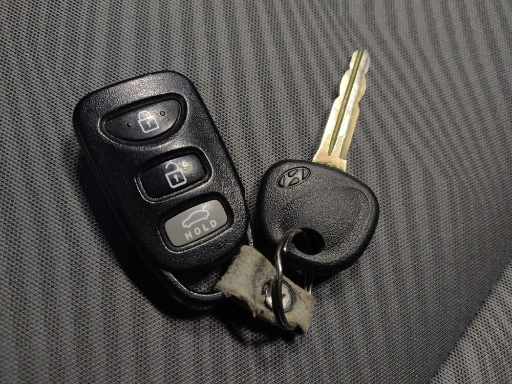 2013 Hyundai Elantra in Tucson, AZ 85705 - 18096424 32