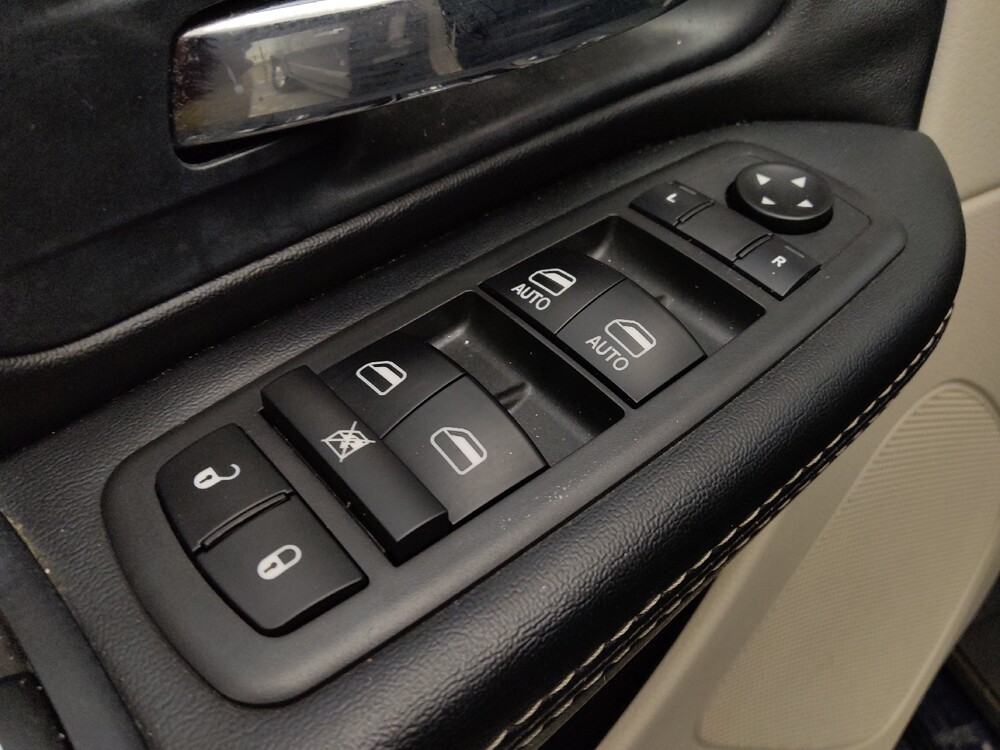 2016 Chrysler Town & Country in Colorado Springs, CO 80909 - 18096478 27