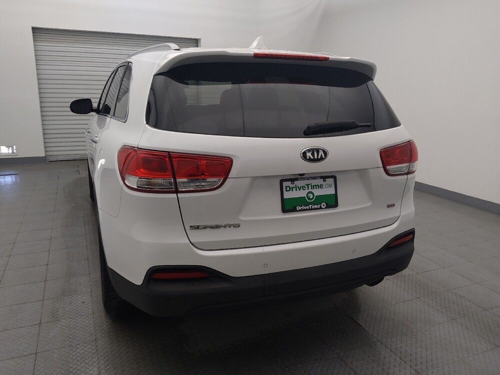 2017 Kia Sorento in Houston, TX 77060 - 18096492 6
