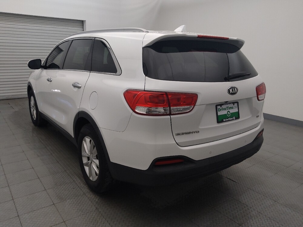 2017 Kia Sorento in Houston, TX 77060 - 18096492 5