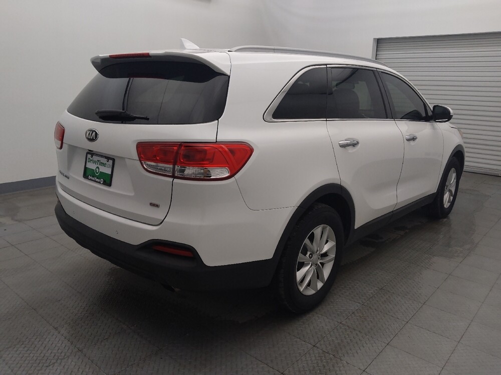 2017 Kia Sorento in Houston, TX 77060 - 18096492 9
