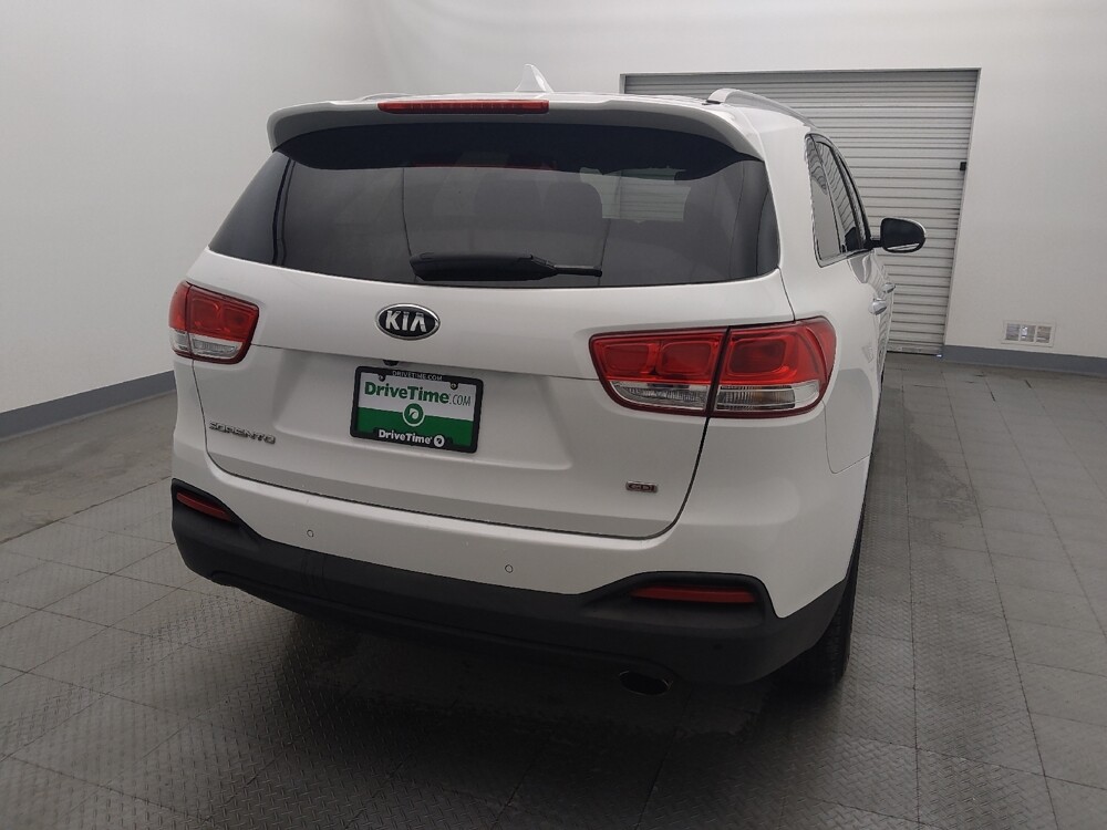2017 Kia Sorento in Houston, TX 77060 - 18096492 7