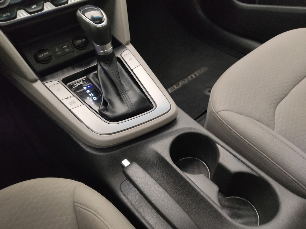 2020 Hyundai Elantra in Gladstone, MO 64118 - 18096546 26