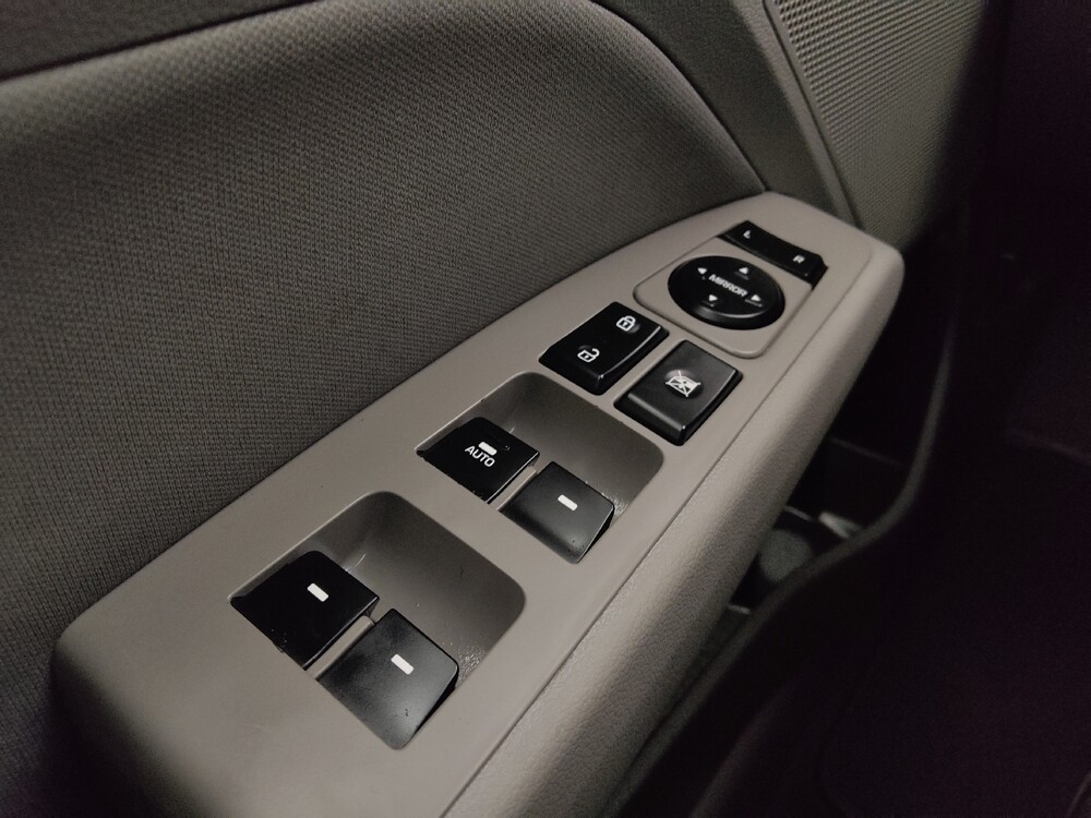 2020 Hyundai Elantra in Gladstone, MO 64118 - 18096546 27