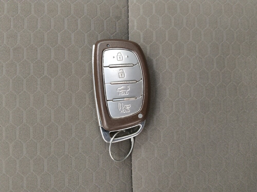 2020 Hyundai Elantra in Gladstone, MO 64118 - 18096546 32