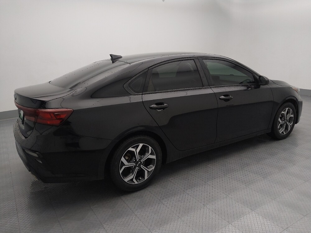2019 Kia Forte in Topeka, KS 66611 - 18096549 10