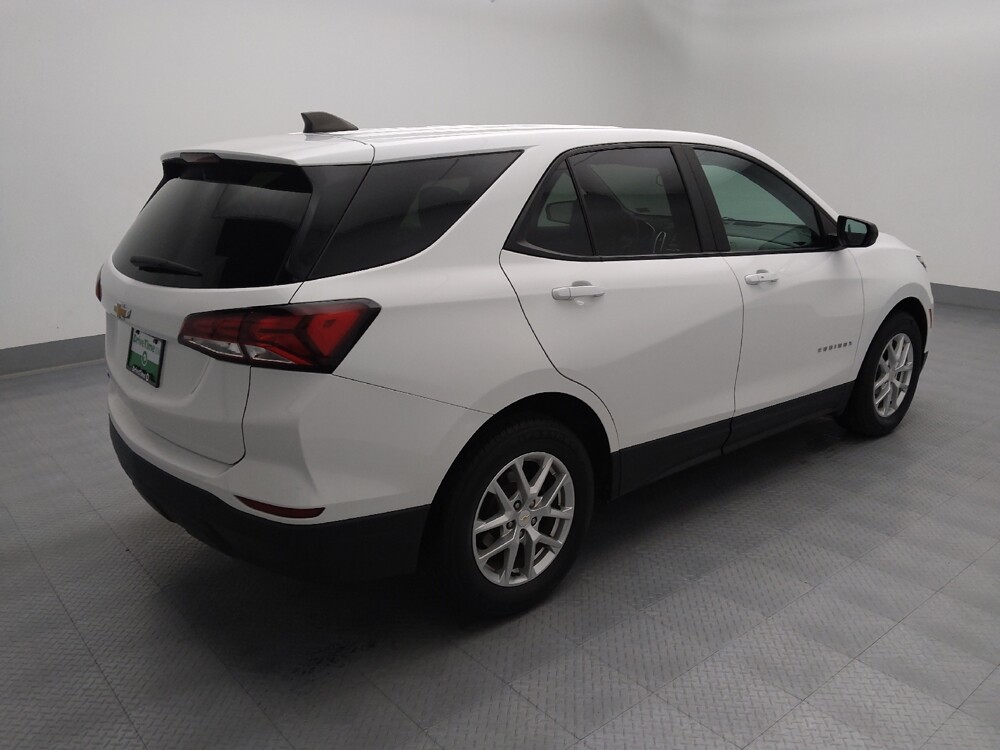 2022 Chevrolet Equinox in Topeka, KS 66611 - 18096552 10