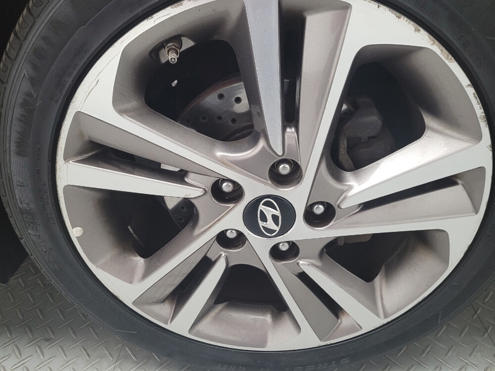 2017 Hyundai Elantra in St. Louis, MO 63136 - 18096562 31