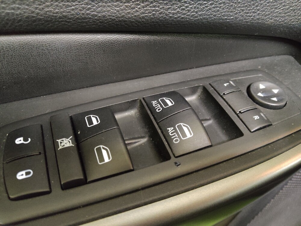 2019 Jeep Cherokee in Greensboro, NC 27407 - 18096604 27