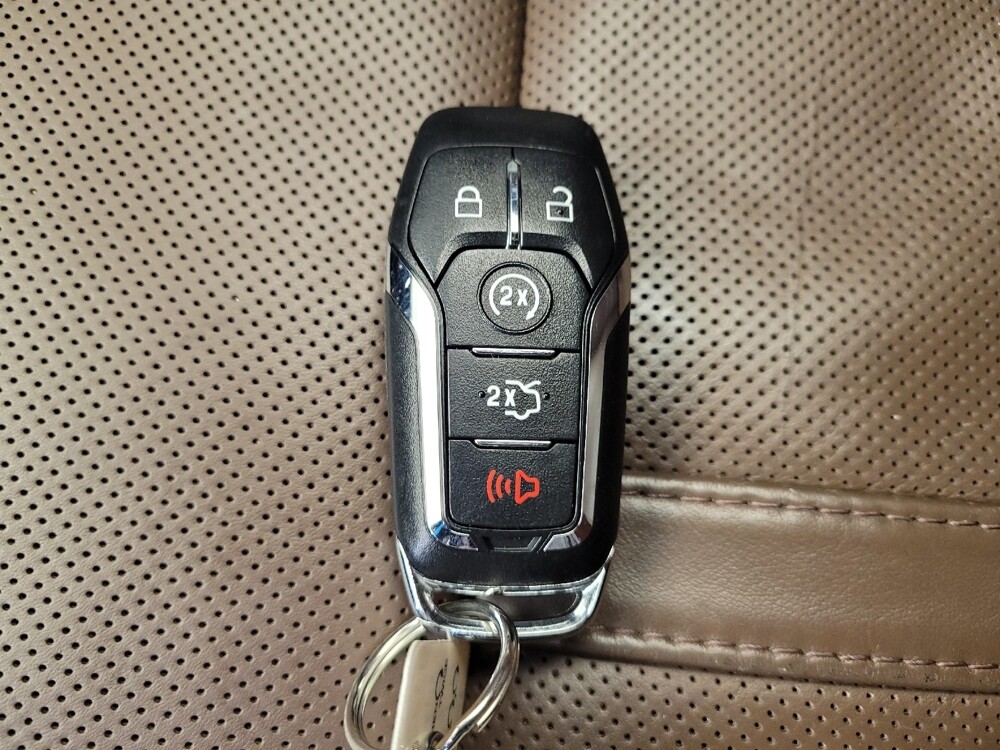 2016 Lincoln MKX in Toledo, OH 43617 - 18096611 32