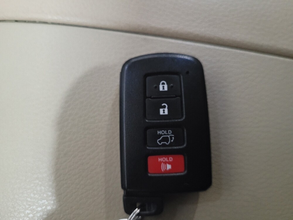 2019 Toyota Highlander in Chesapeake, VA 23320 - 18096635 32