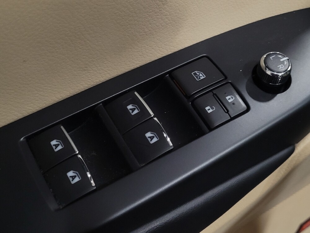 2019 Toyota Highlander in Chesapeake, VA 23320 - 18096635 27