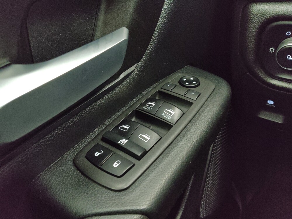 2021 RAM 1500 in Peoria, IL 61615 - 18096683 27