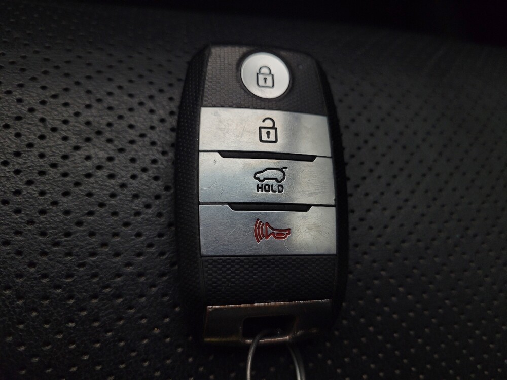 2017 Kia Sorento in Toledo, OH 43617 - 18096720 32