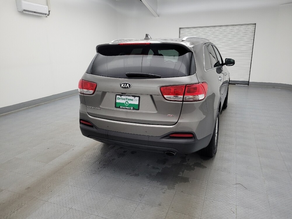 2017 Kia Sorento in Toledo, OH 43617 - 18096720 7