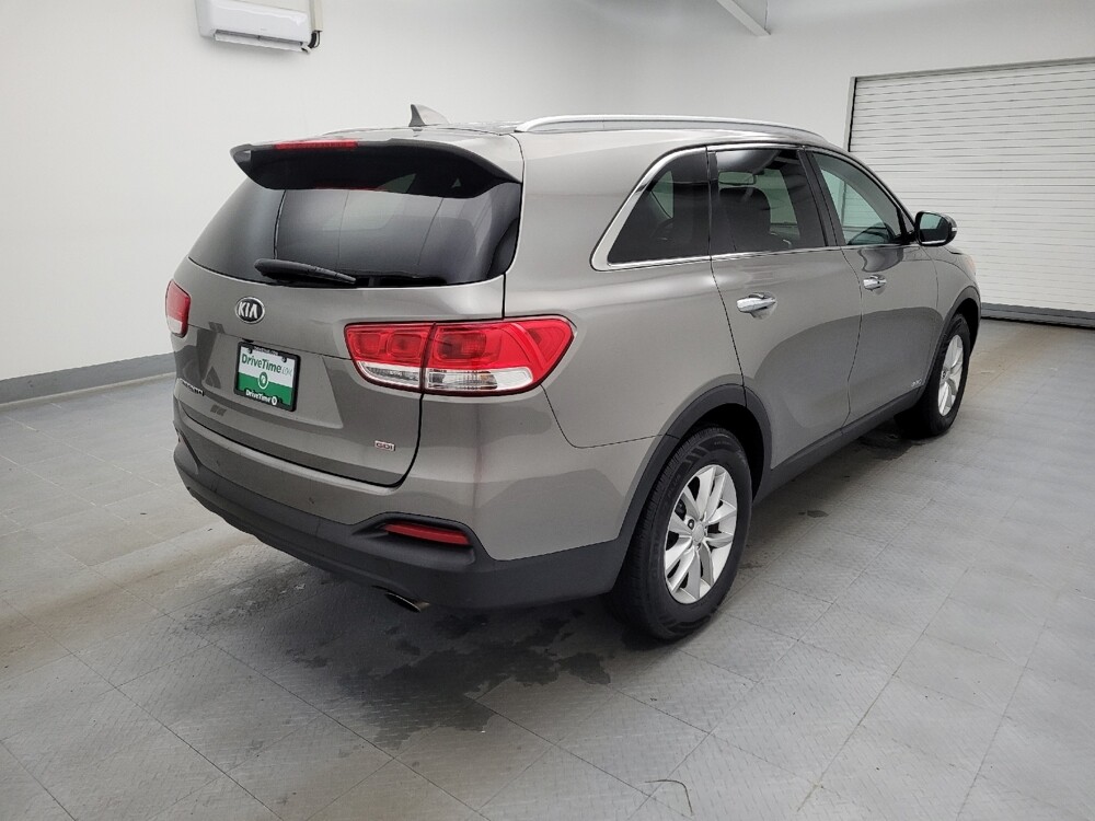 2017 Kia Sorento in Toledo, OH 43617 - 18096720 9