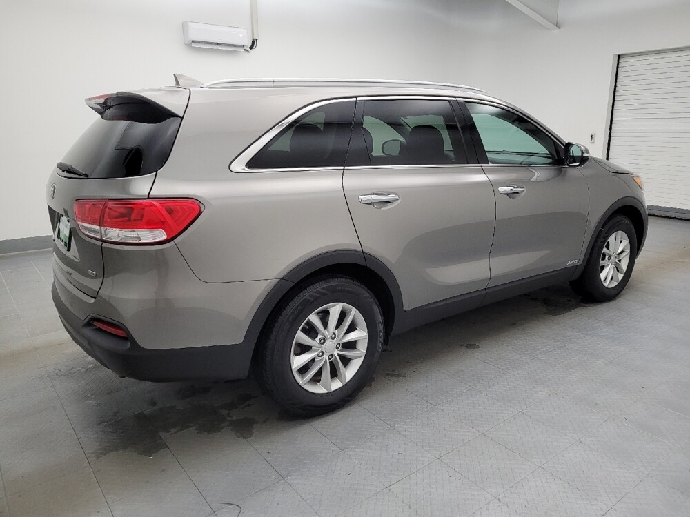 2017 Kia Sorento in Toledo, OH 43617 - 18096720 10
