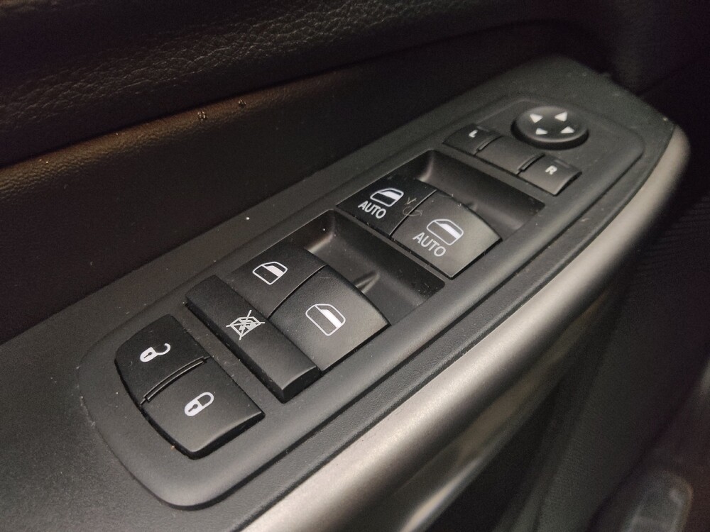 2019 Jeep Cherokee in Gainesville, FL 32609 - 18096788 27