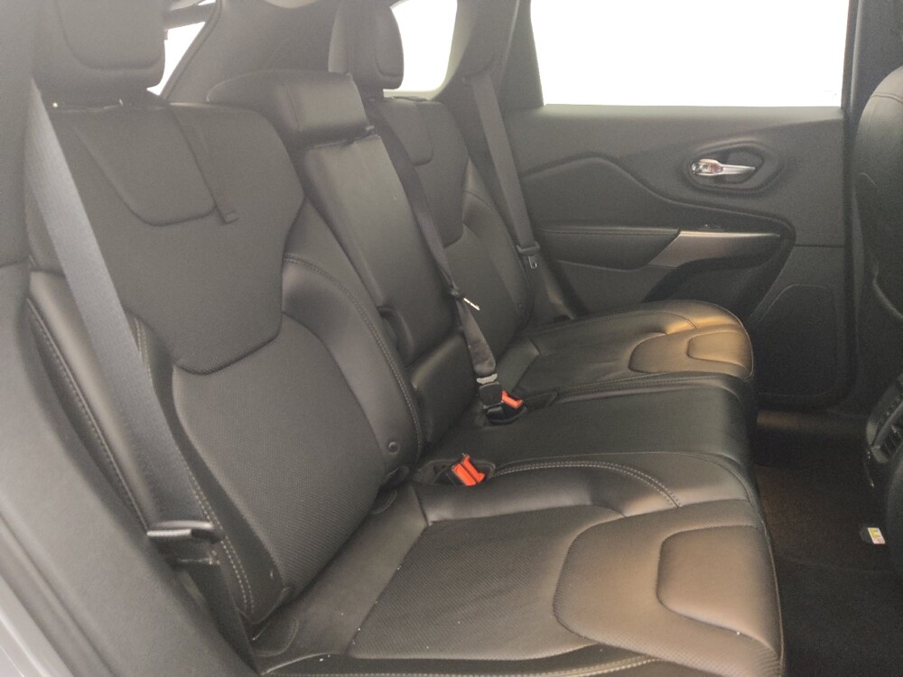 2019 Jeep Cherokee in Gainesville, FL 32609 - 18096788 19