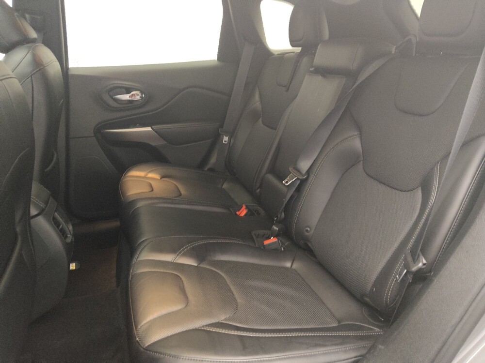 2019 Jeep Cherokee in Gainesville, FL 32609 - 18096788 18