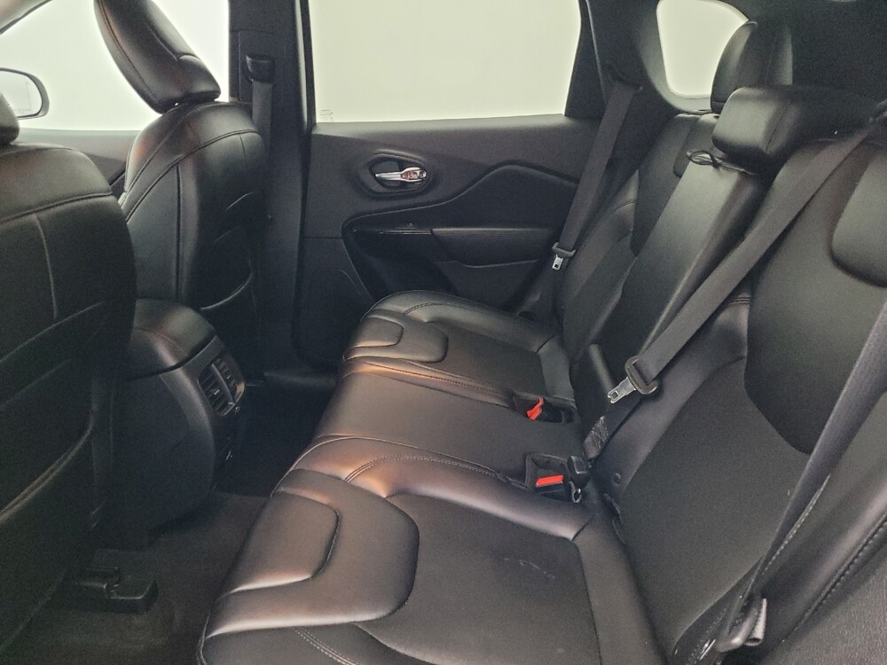 2019 Jeep Cherokee in Gainesville, FL 32609 - 18096804 18