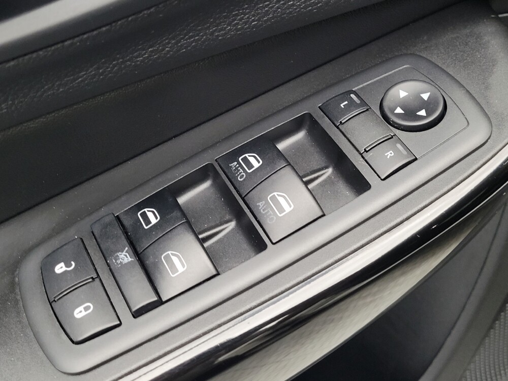 2019 Jeep Cherokee in Gainesville, FL 32609 - 18096804 27